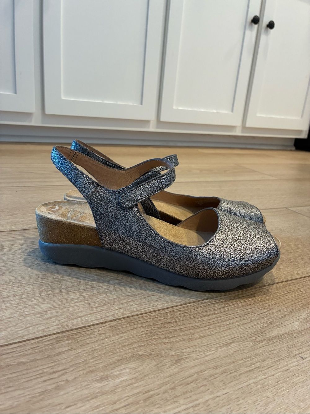Dansko Women’s Marcy Sandals Pewter Metallic Peeptoe Slingback Size 38/8 US